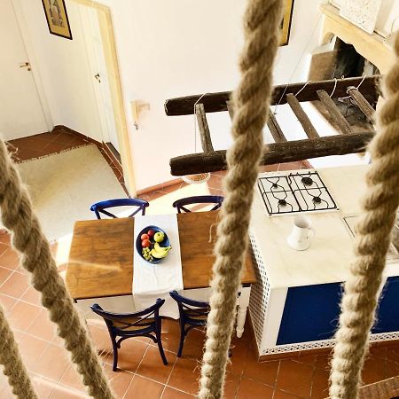 Upstairs - Lazy Terrace Villa เลชเช ภายนอก รูปภาพ