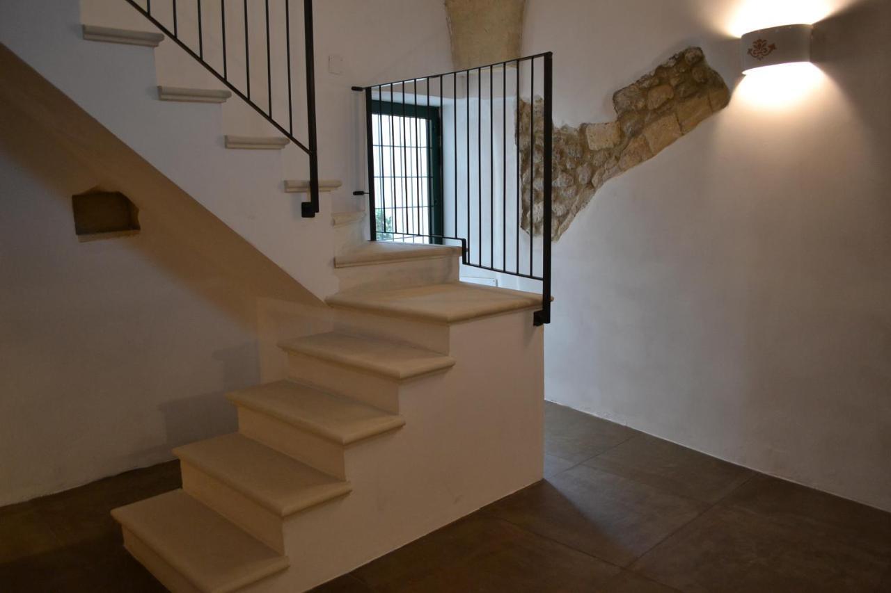 Upstairs - Lazy Terrace Villa เลชเช ภายนอก รูปภาพ
