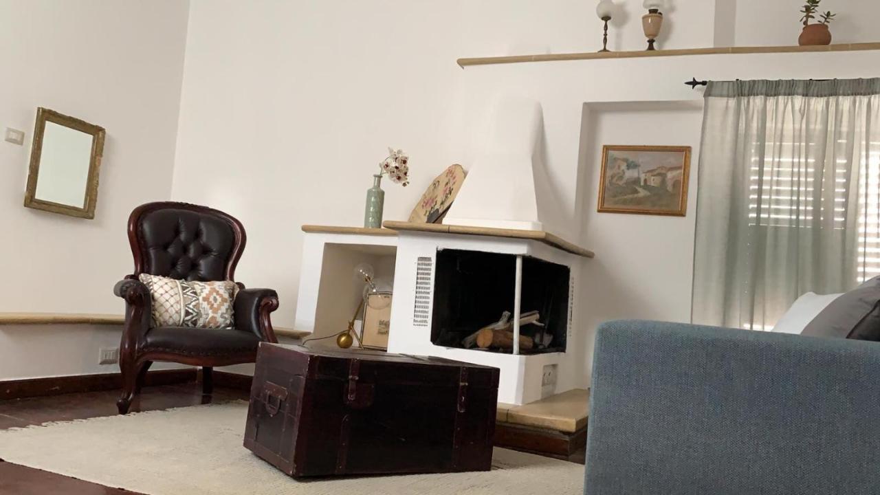 Upstairs - Lazy Terrace Villa เลชเช ภายนอก รูปภาพ
